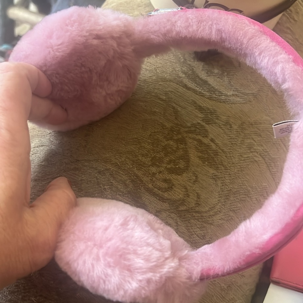 Pink UGG Earmuffs with the faux shearing and suede Cone with box - Picture 4 of 7